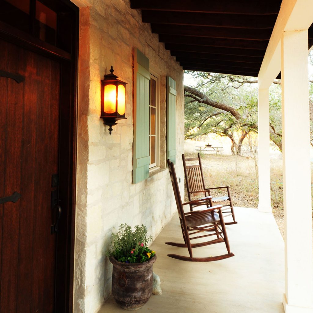 Quintessentiale Outdoor Lighting